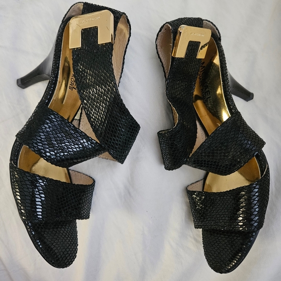 Michael Kor's Strappy Sexy Sandals Sz 7 Fits 7 1/2 foot Black and Gold - Picture 2 of 8